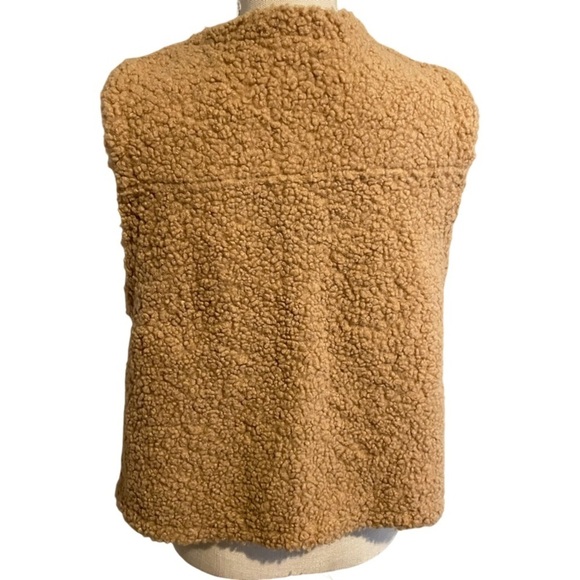 Sherpa Vest with Pockets NWOT - Picture 3 of 7